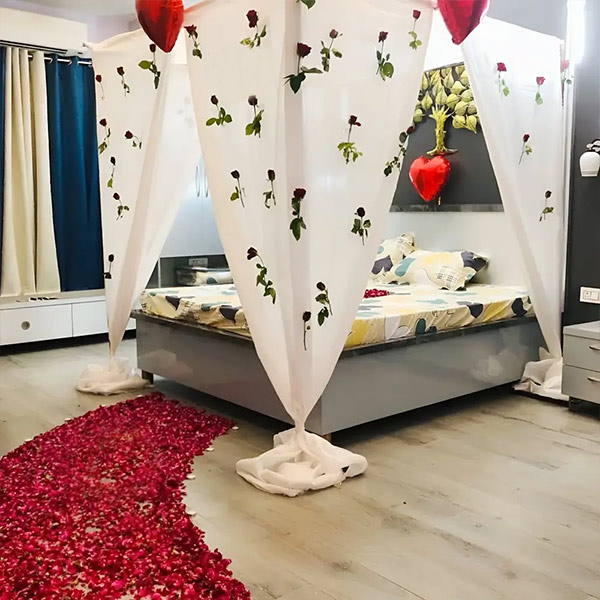 Canopy & Rose Petal Room Décor-1