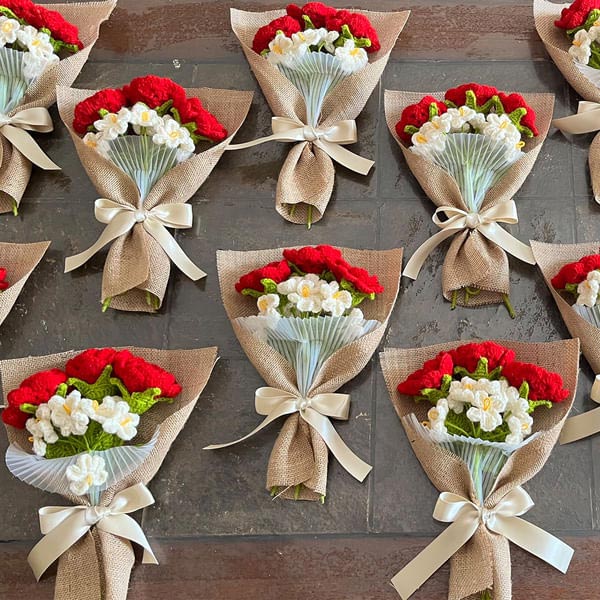 Gorgeous Bouquet of Crocheted Roses-1