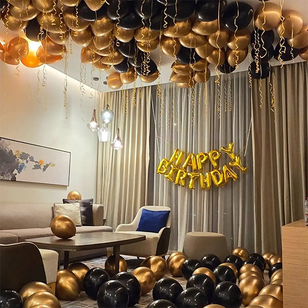 Home Decor with Balloons on the Ceiling-0