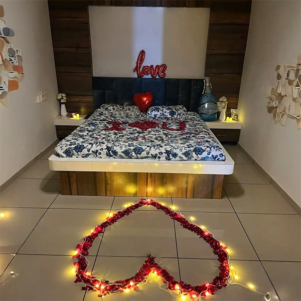 Rose Petal & Candlelight Room Decor-1