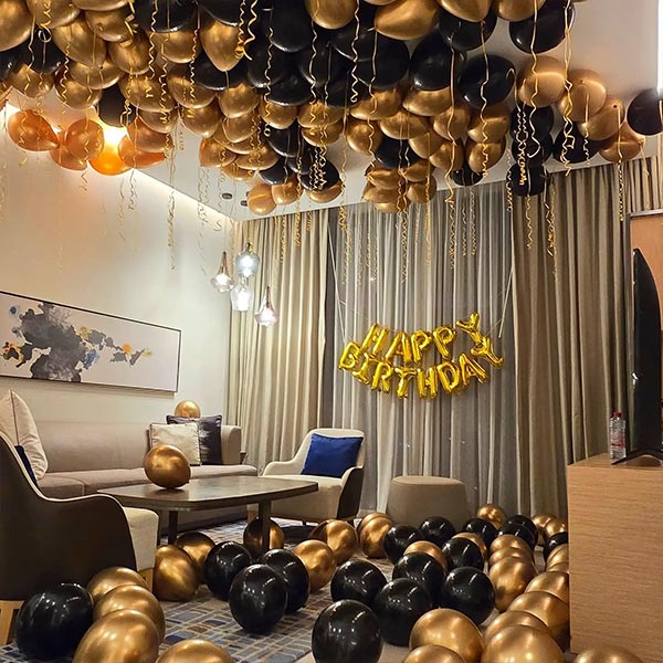 Home Decor with Balloons on the Ceiling-1
