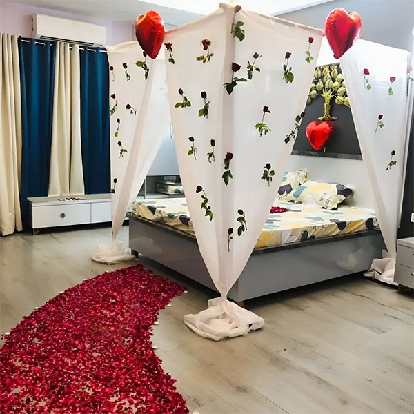 Canopy & Rose Petal Room Décor-0