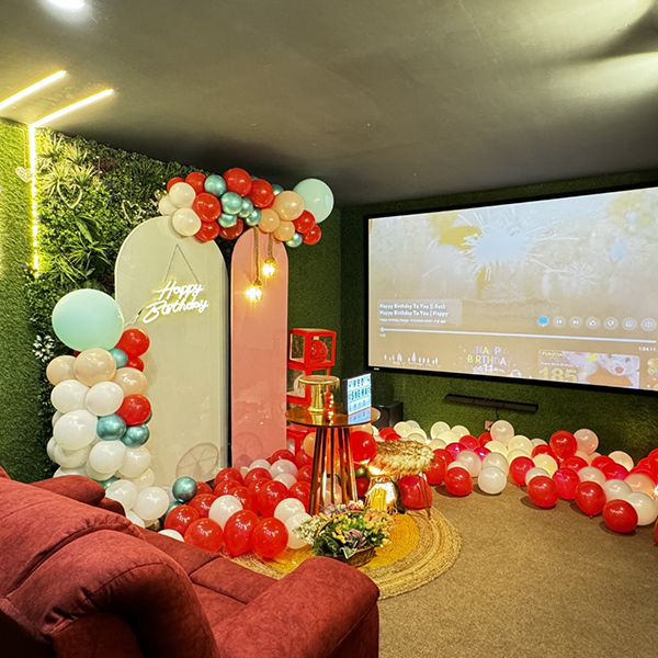 Jade Theater Creating a Romantic Atmosphere-0